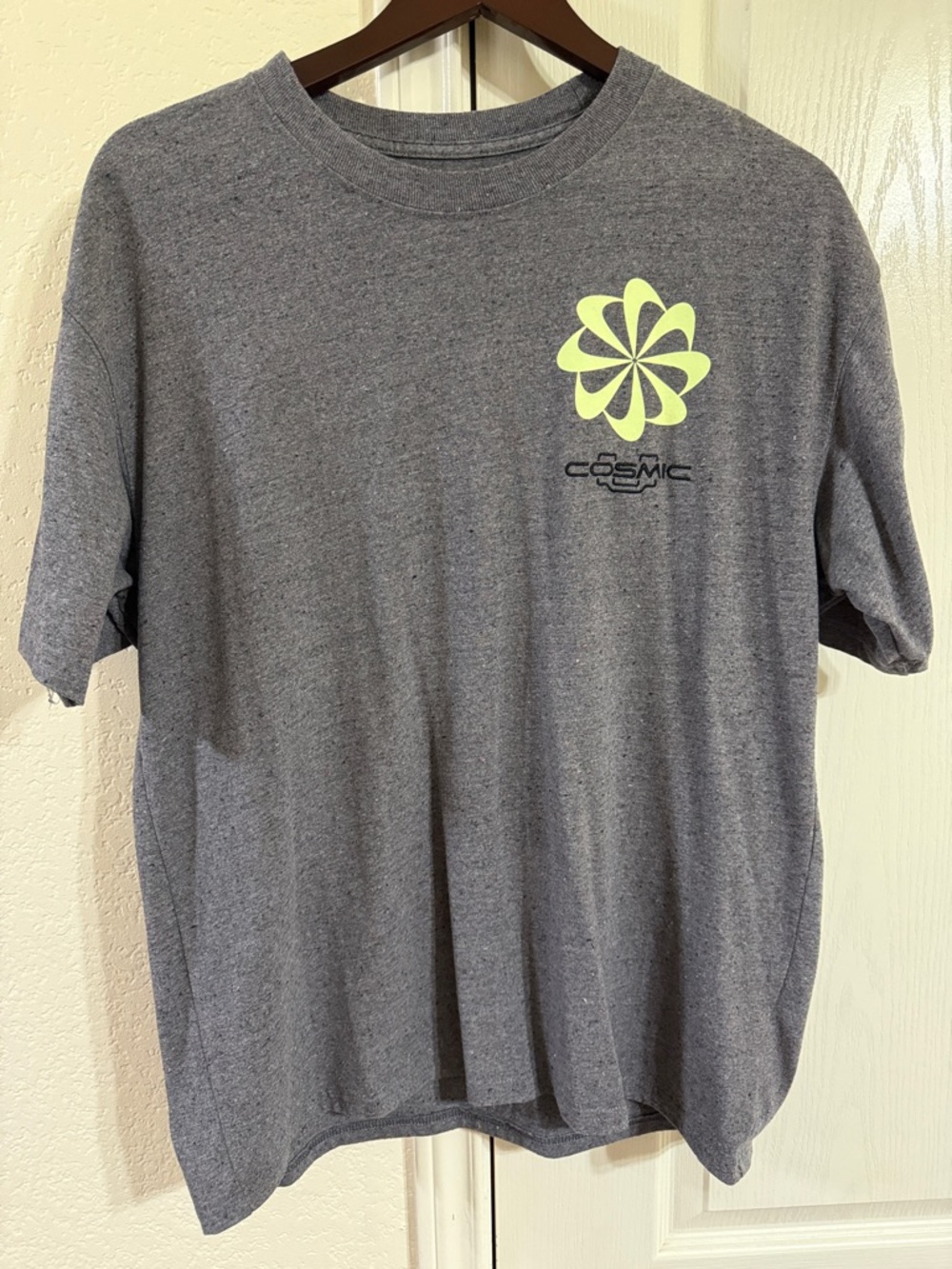 Nike Gray Short-Sleeve T-Shirt with Neon Yellow Cosmic Men’s Size Medium Men’s